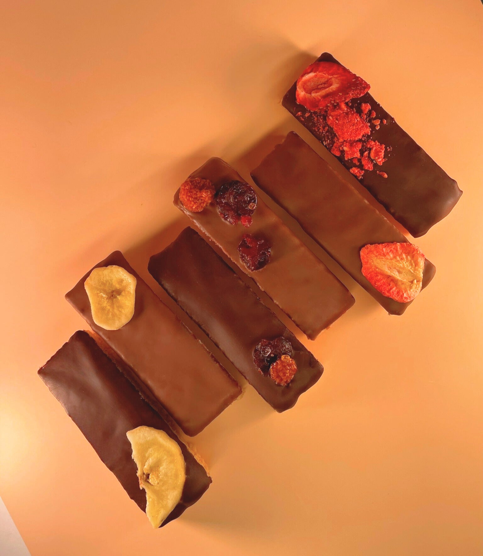 Apple Based Snacks vs Protein Bars: Which One Is Actually Better for You in 2026?